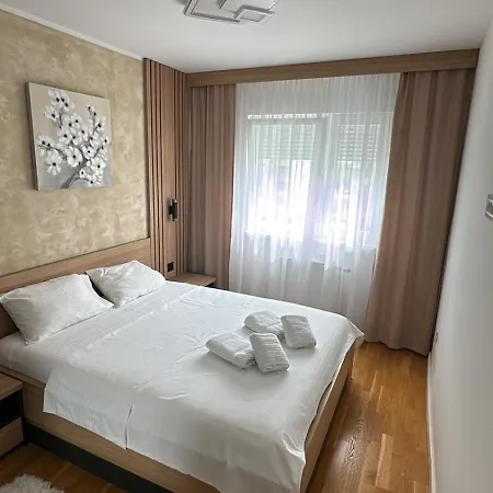 Apartment Lux Park Novi *