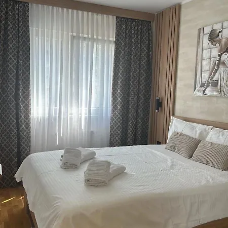 Lux Park Novi Apartment *